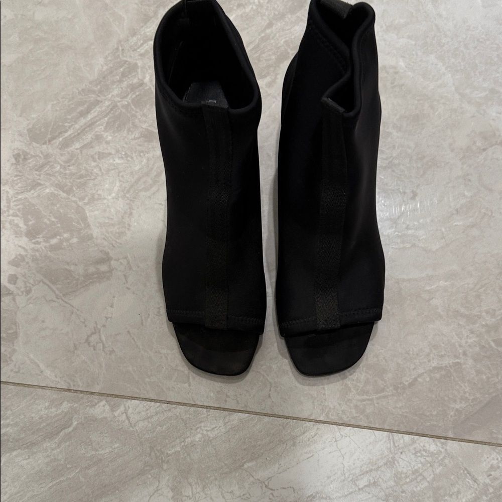 Donald Pliner Elegant Black Women's Shoes